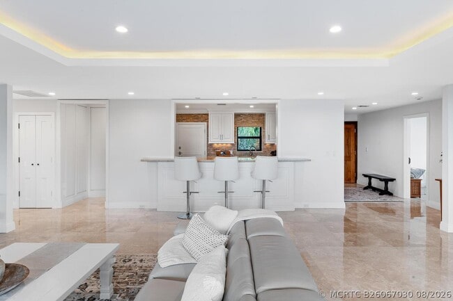 Building Photo - 2785 Polo Island Dr