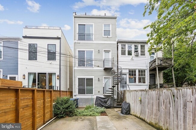 Building Photo - 39 U St NE