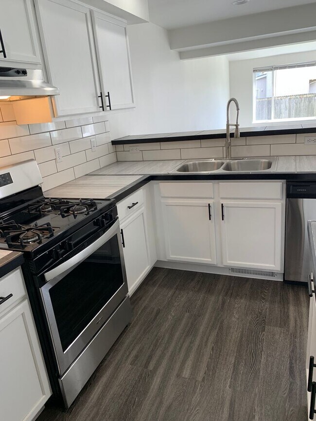 Building Photo - Updated 3 Bedroom Home Near Barkley Village