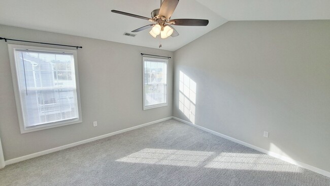 Building Photo - 3 Bed / 2-1/2 Bath Single Family Townhome w/1-Car Garage