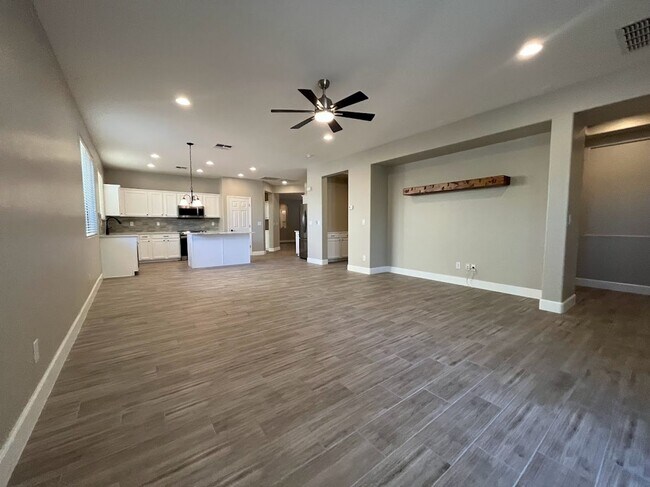 Building Photo - Cozy Cul De Sac house FOR RENT in a GREAT location