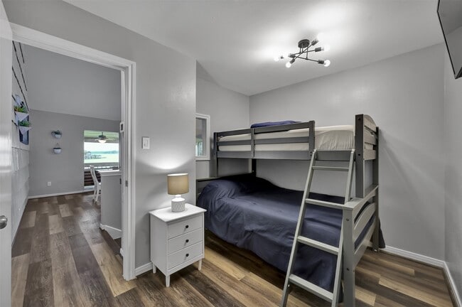 Building Photo - 124 April Point Dr N