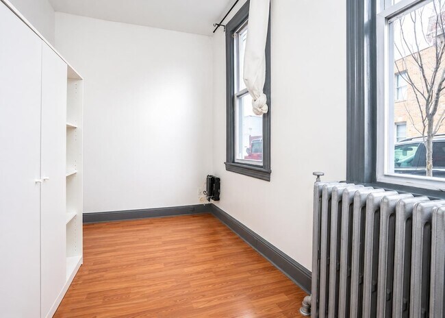 Building Photo - 814 28th St
