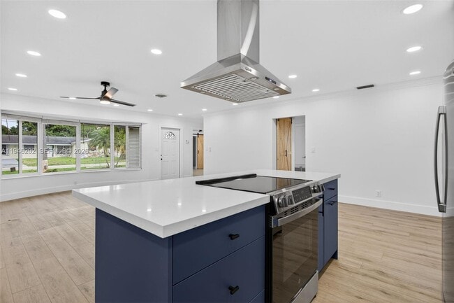 Building Photo - 6720 NW 6th Ct