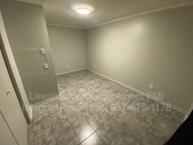 Building Photo - 318 Auburn Dr