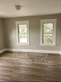 Building Photo - 711 Woodstock Ave