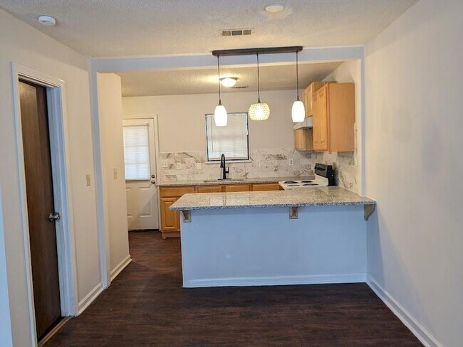 Building Photo - 3751 Oakwood Hills Dr