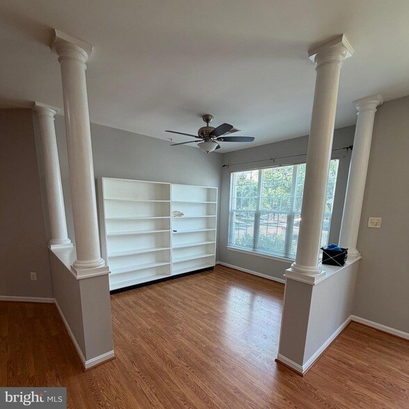 Building Photo - 10730 Symphony Way