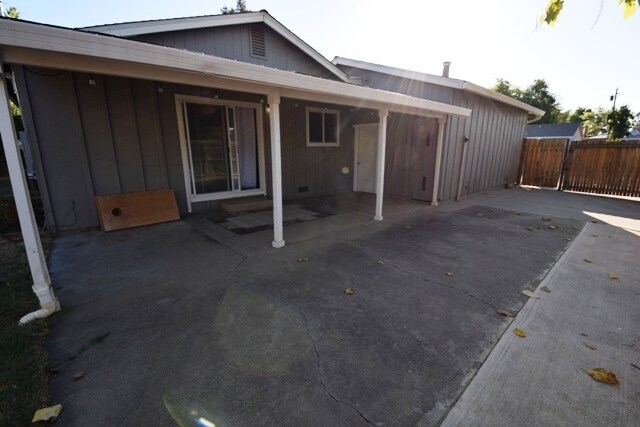 Building Photo - 1141 Avon Way