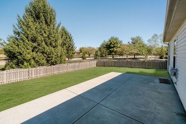 Building Photo - 5896 Hollow Oak Trail