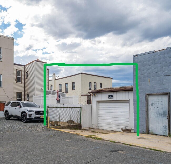 Building Photo - 600 67th St