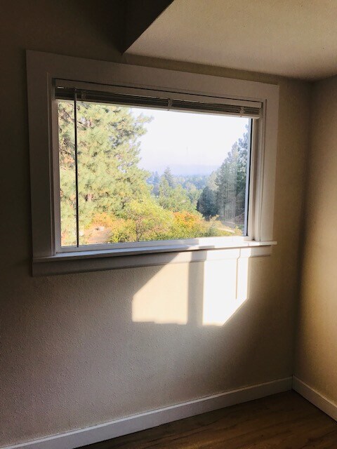Building Photo - Cle Elum Rental