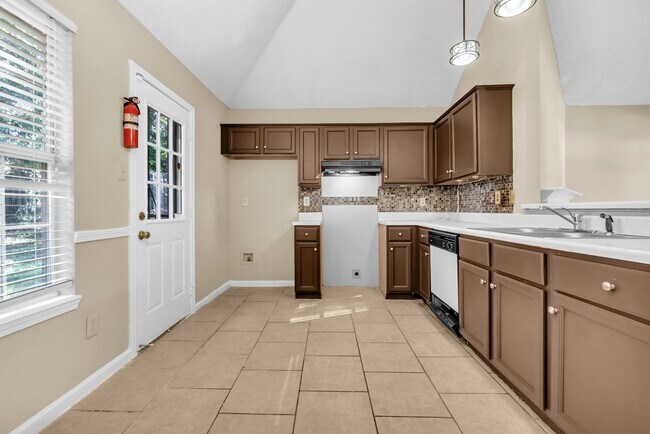 Building Photo - 5383 Twin Valley Ln