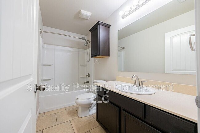 Building Photo - 704 E 97th St