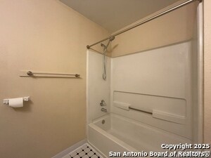 Building Photo - 6734 Honeyridge Ln