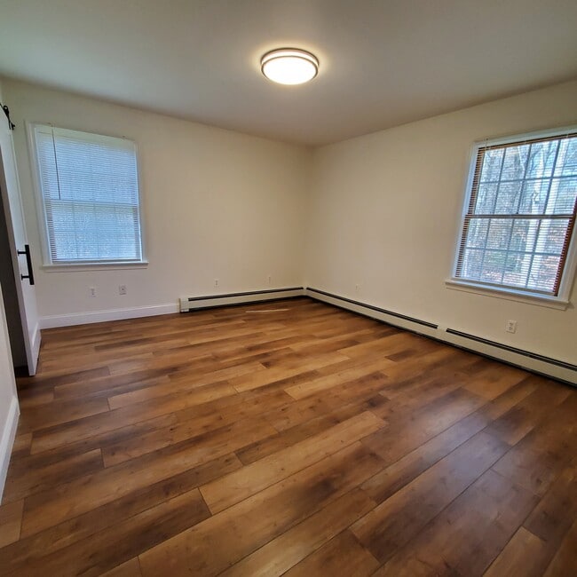 Building Photo - 396 Forest St