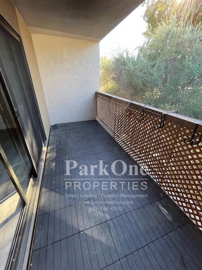 Building Photo - Spacious Condo Near Downtown Walnut Creek ...