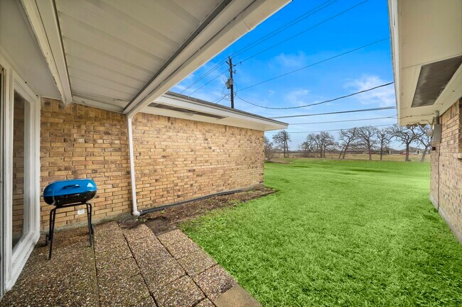 Building Photo - 4912 Goose Creek Dr