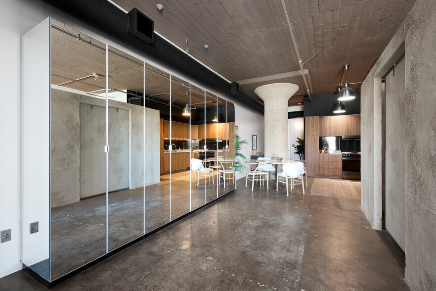 Building Photo - 1855 Industrial St