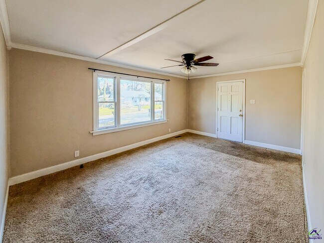 Building Photo - 607 McArthur Blvd