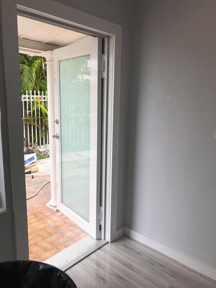 Building Photo - 634 SE 4th Pl