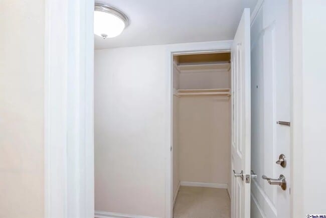 Building Photo - 5009 Woodman Ave