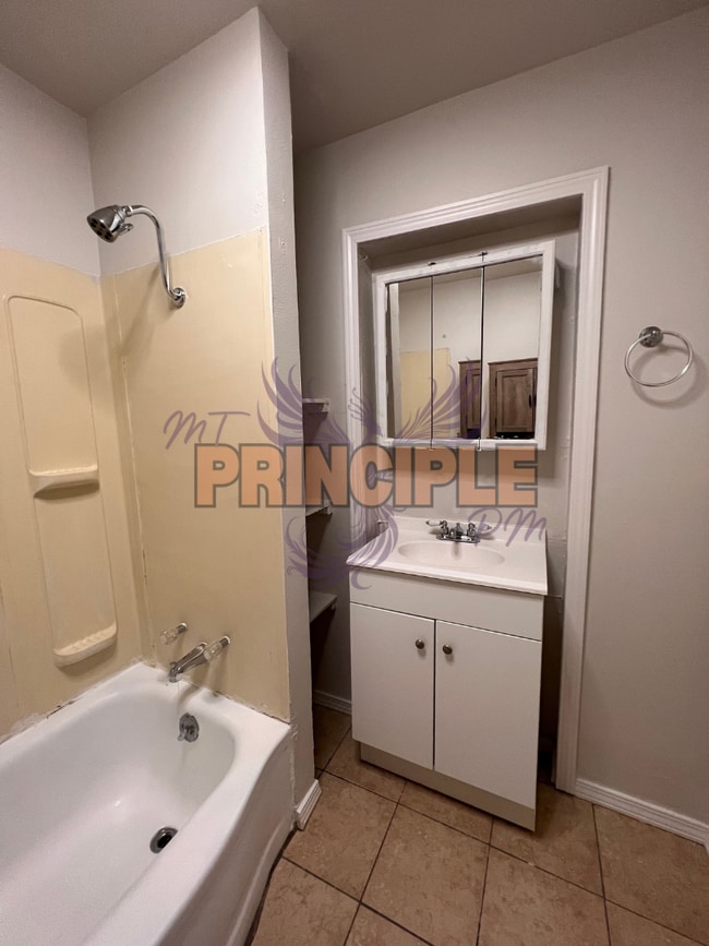 Building Photo - Charming 3 bedroom home for Rent