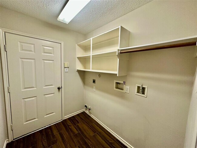 Building Photo - 5035 Chappel Hill Dr