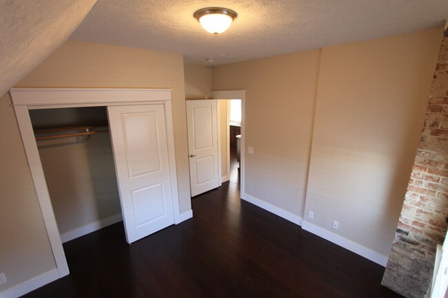 Building Photo - Luxury Finishes - Top-Floor Duplex Unit -- Mid-Town with a View