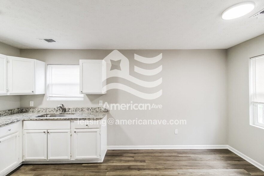 Building Photo - 611 Brown Ave