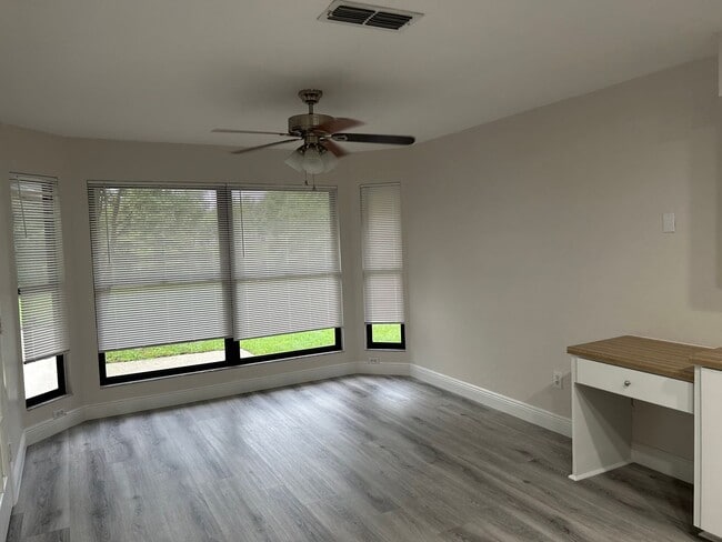 Building Photo - Water view - Pool home