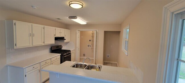Building Photo - 195 Cardinal Dr