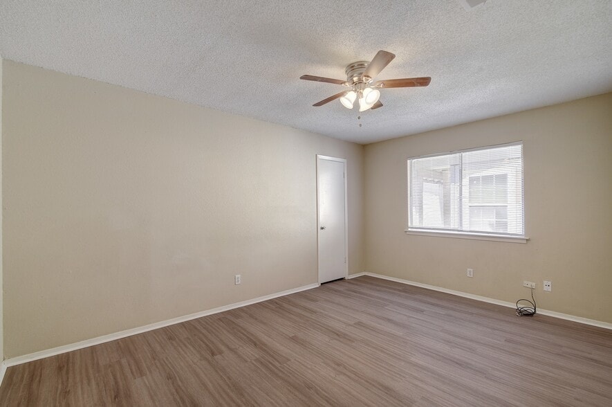 Building Photo - 418 Linden St