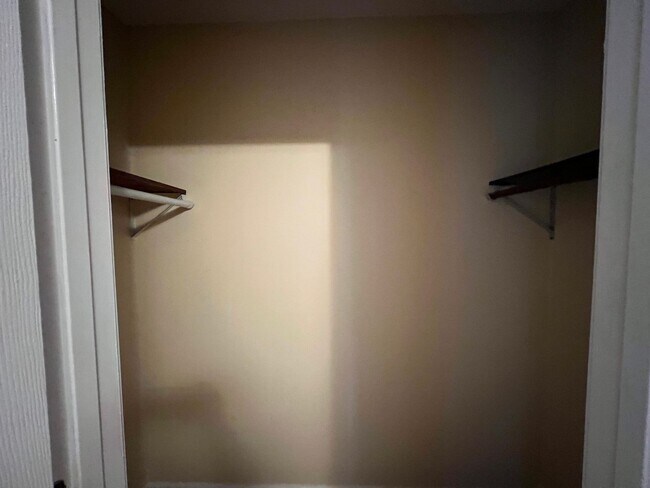 Building Photo - 2413 Louise St