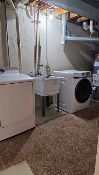 Building Photo - 653 Glasgow Ct