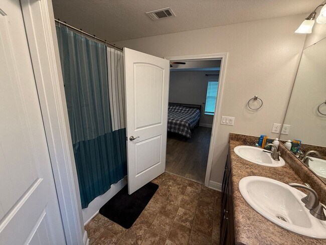 Building Photo - Pensacola - Logan Place - 3 bedroom, 2 bat...