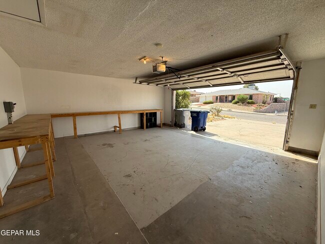Building Photo - 7113 El Cajon Dr