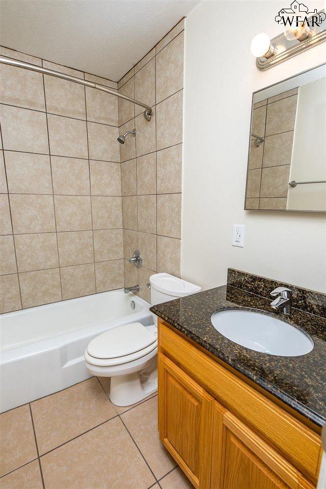Building Photo - 4004 Hooper Dr
