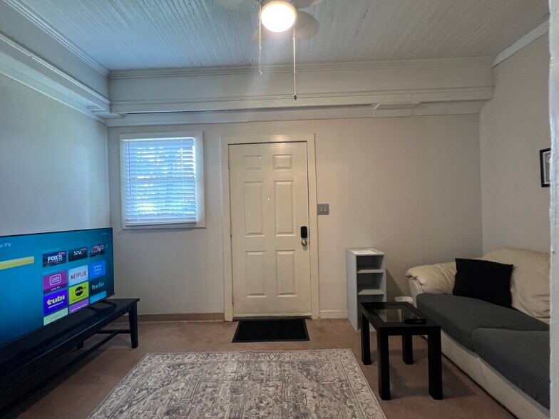 Building Photo - 2329 10th Ct S