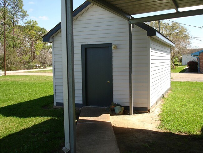 Building Photo - 4201 Wells Dr