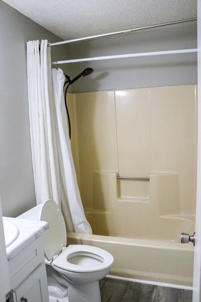 Building Photo - Gated Community Living