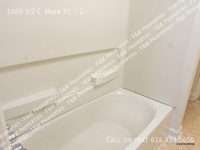 Building Photo - 1060 1/2 E. Main St.-2