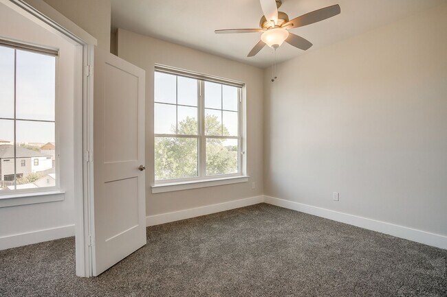 Building Photo - 2323 Benbrook Blvd