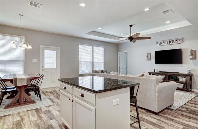 Building Photo - 645 Sierra Mar Lp