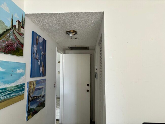 Building Photo - 1985 S Ocean Dr