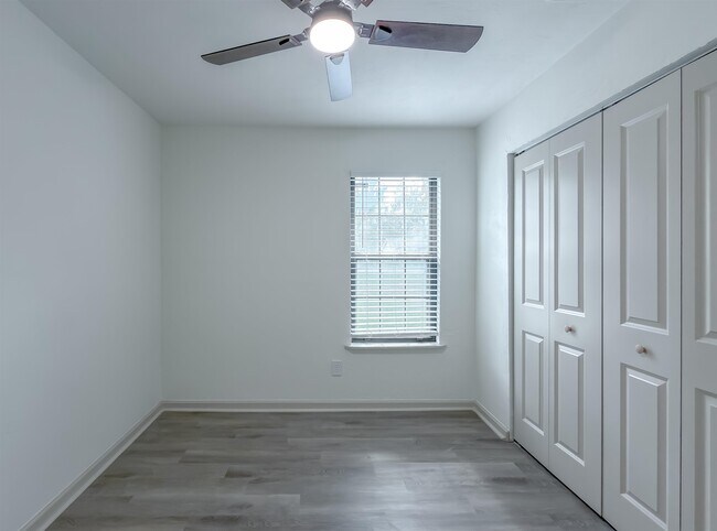 Building Photo - 2059 Little River Ln