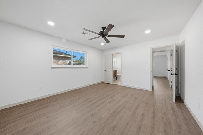 Building Photo - 5002 Cedar Creek Dr