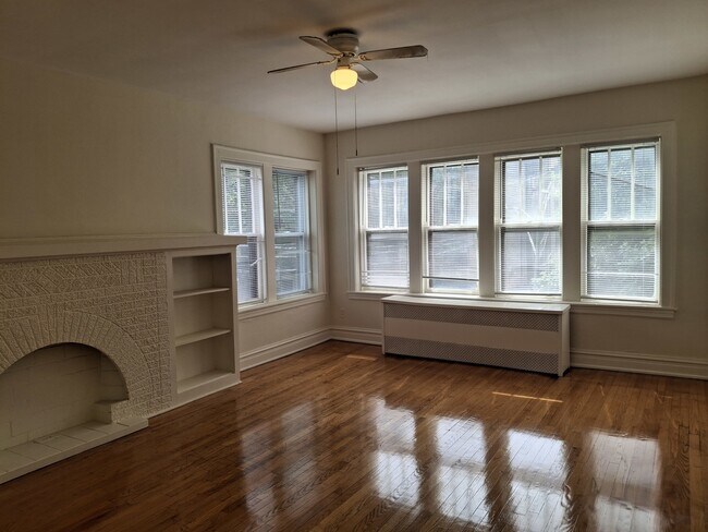 Building Photo - 5015 N Springfield Ave