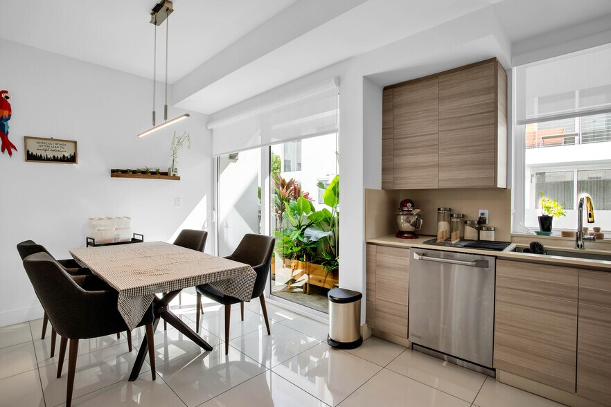 Building Photo - 87 N Shore Dr