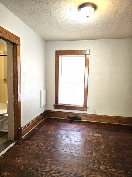 Building Photo - 224 N 13th St